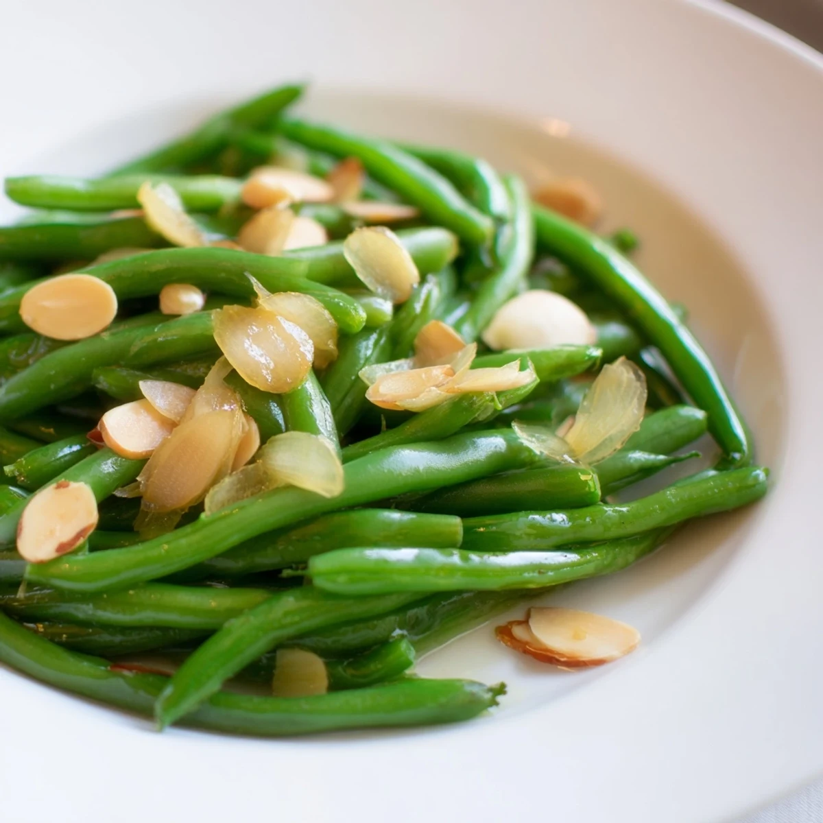 Sautéed green beans tossed with fragrant garlic and olive oil, served as a gluten-free American side.